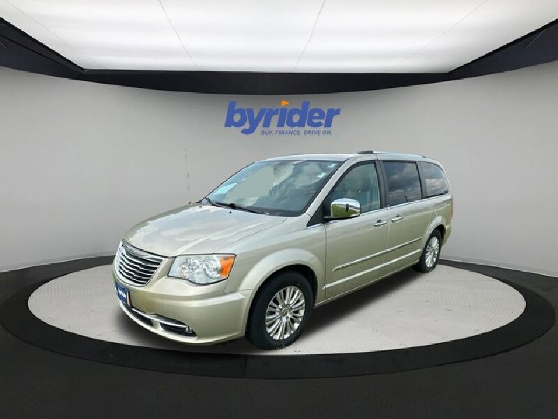 2014 Chrysler Town & Country in Waukesha, WI 53186 - 2145447