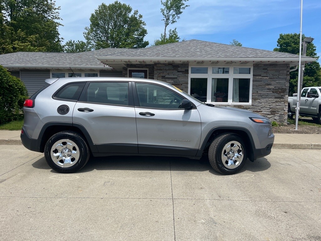 2014 Jeep Cherokee in Fairview, PA 16415 - 2148942 3