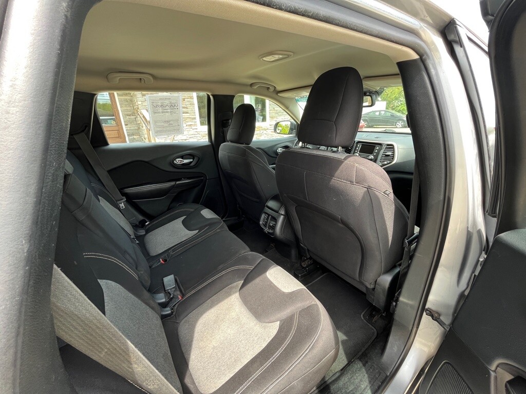 2014 Jeep Cherokee in Fairview, PA 16415 - 2148942 6