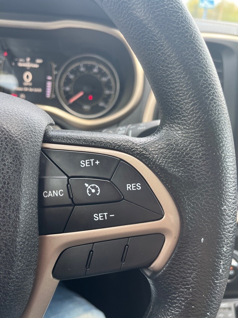 2014 Jeep Cherokee in Fairview, PA 16415 - 2148942 16