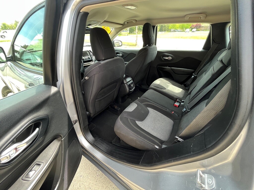 2014 Jeep Cherokee in Fairview, PA 16415 - 2148942 5