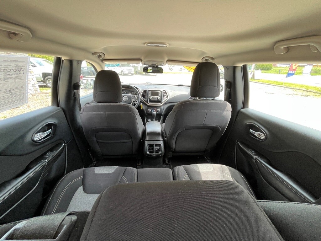 2014 Jeep Cherokee in Fairview, PA 16415 - 2148942 10