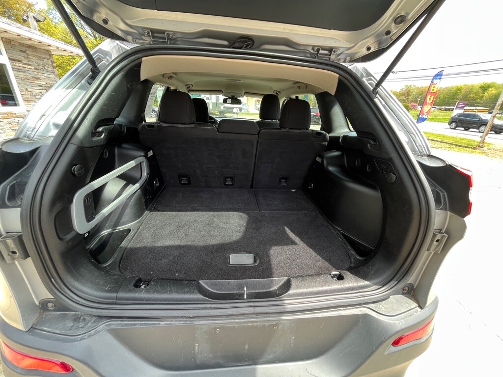 2014 Jeep Cherokee in Fairview, PA 16415 - 2148942 4