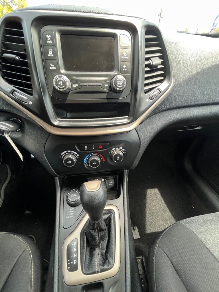 2014 Jeep Cherokee in Fairview, PA 16415 - 2148942 11