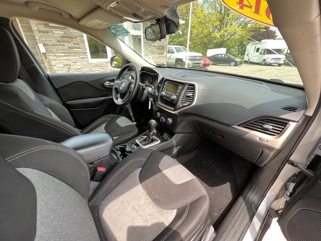 2014 Jeep Cherokee in Fairview, PA 16415 - 2148942 7