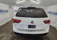2018 Volkswagen Tiguan in Cicero, IL 60804 - 2150151 5