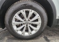 2018 Volkswagen Tiguan in Cicero, IL 60804 - 2150151 10