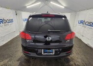 2016 Volkswagen Tiguan in Cicero, IL 60804 - 2151016 5