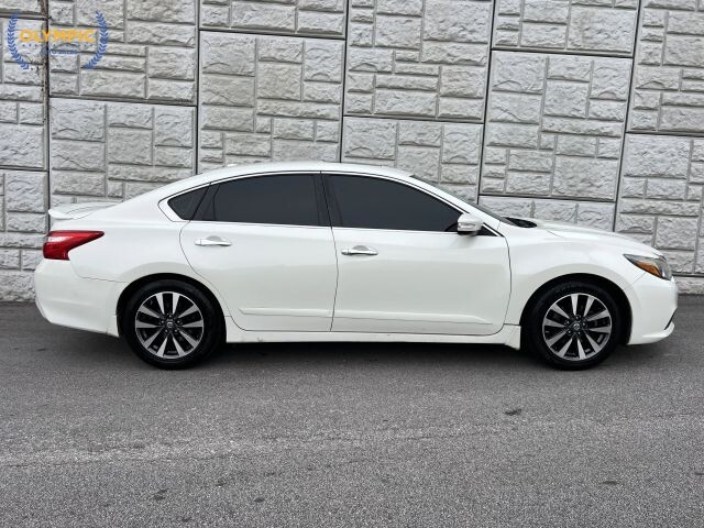 2017 Nissan Altima in Decatur, GA 30032 - 2151050 8
