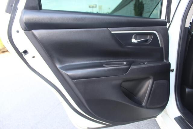 2017 Nissan Altima in Decatur, GA 30032 - 2151050 81