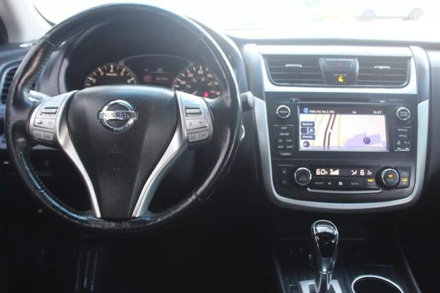 2017 Nissan Altima in Decatur, GA 30032 - 2151050 61