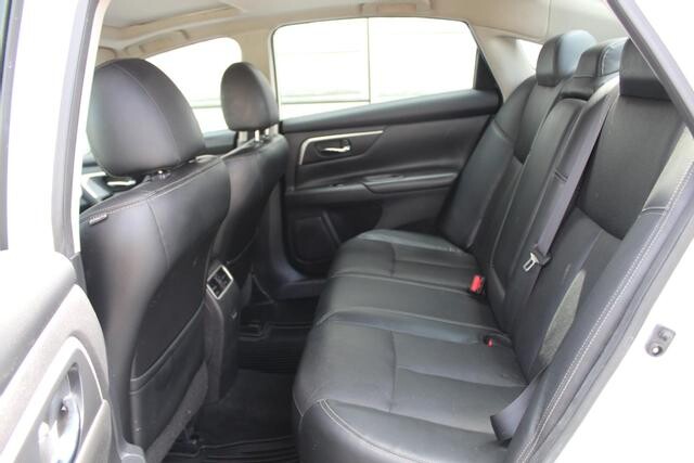 2017 Nissan Altima in Decatur, GA 30032 - 2151050 107