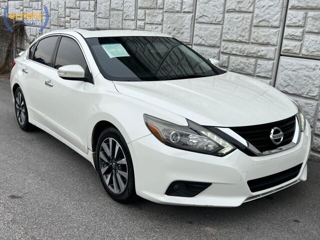 2017 Nissan Altima in Decatur, GA 30032 - 2151050 3