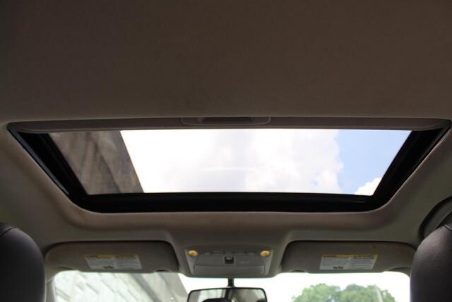 2017 Nissan Altima in Decatur, GA 30032 - 2151050 104