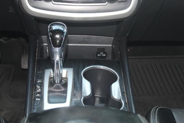 2017 Nissan Altima in Decatur, GA 30032 - 2151050 70