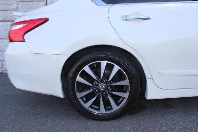 2017 Nissan Altima in Decatur, GA 30032 - 2151050 57