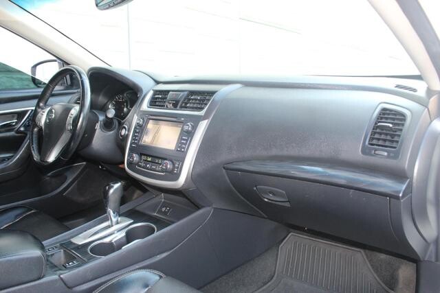 2017 Nissan Altima in Decatur, GA 30032 - 2151050 60