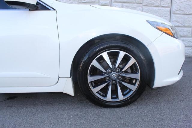 2017 Nissan Altima in Decatur, GA 30032 - 2151050 56