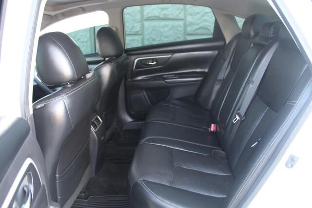 2017 Nissan Altima in Decatur, GA 30032 - 2151050 76