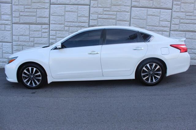 2017 Nissan Altima in Decatur, GA 30032 - 2151050 52