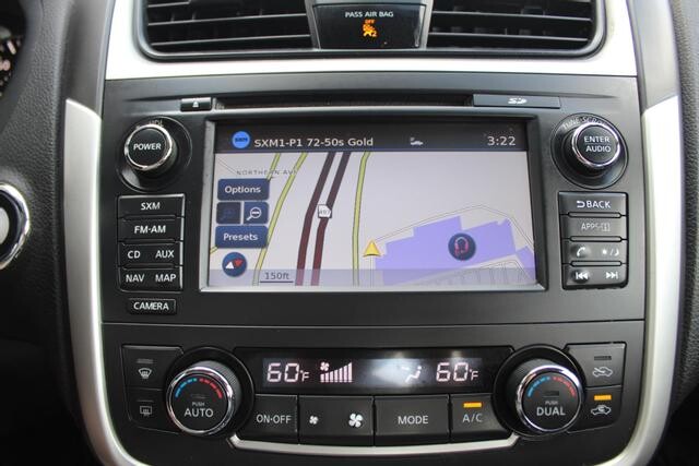 2017 Nissan Altima in Decatur, GA 30032 - 2151050 100