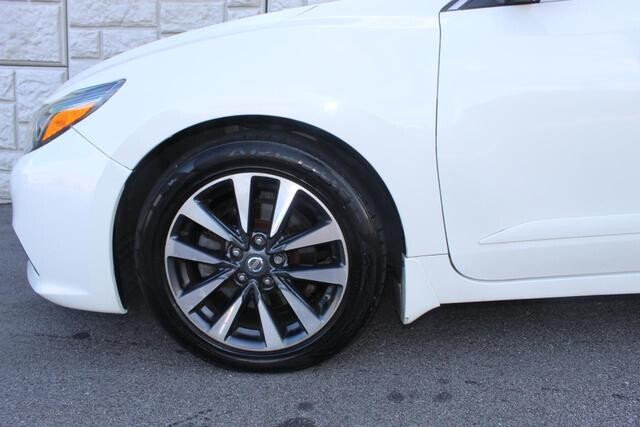 2017 Nissan Altima in Decatur, GA 30032 - 2151050 54