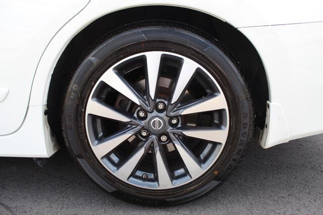 2017 Nissan Altima in Decatur, GA 30032 - 2151050 116