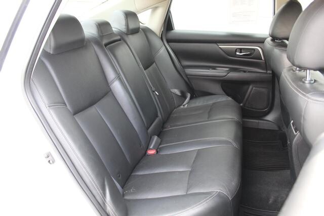 2017 Nissan Altima in Decatur, GA 30032 - 2151050 108