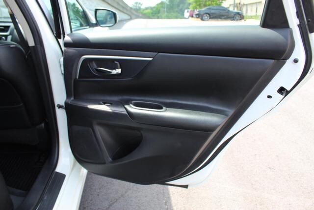 2017 Nissan Altima in Decatur, GA 30032 - 2151050 114