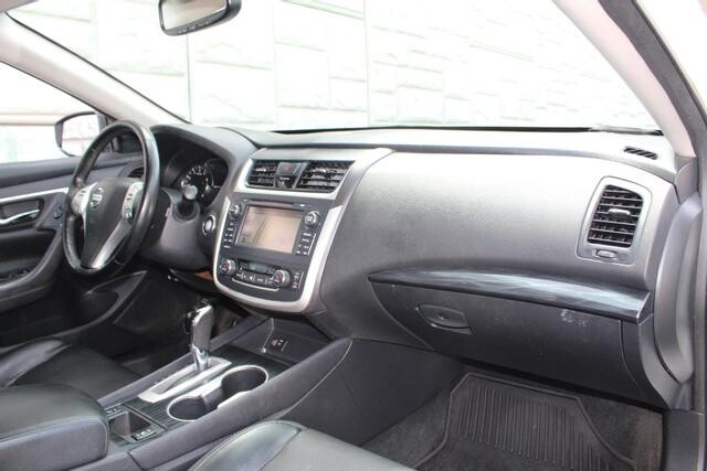 2017 Nissan Altima in Decatur, GA 30032 - 2151050 95