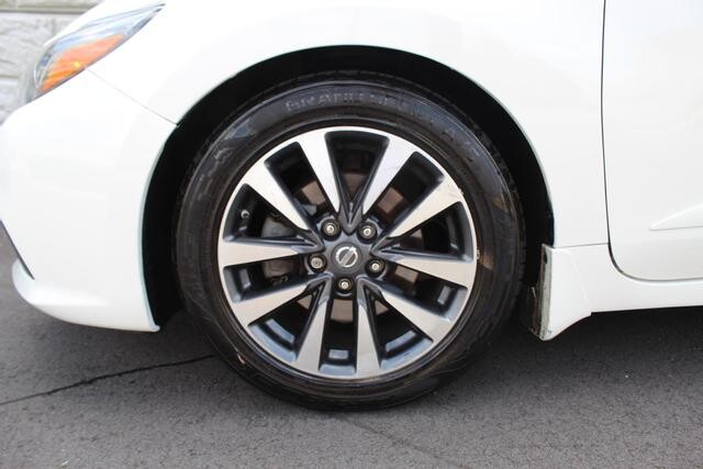 2017 Nissan Altima in Decatur, GA 30032 - 2151050 115