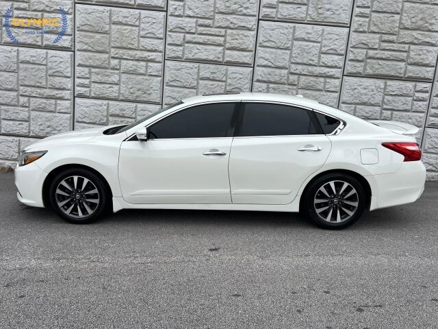 2017 Nissan Altima in Decatur, GA 30032 - 2151050 7