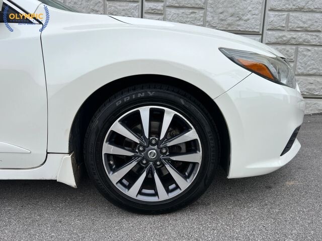 2017 Nissan Altima in Decatur, GA 30032 - 2151050 11