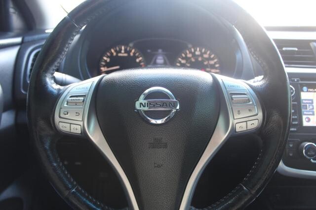 2017 Nissan Altima in Decatur, GA 30032 - 2151050 62