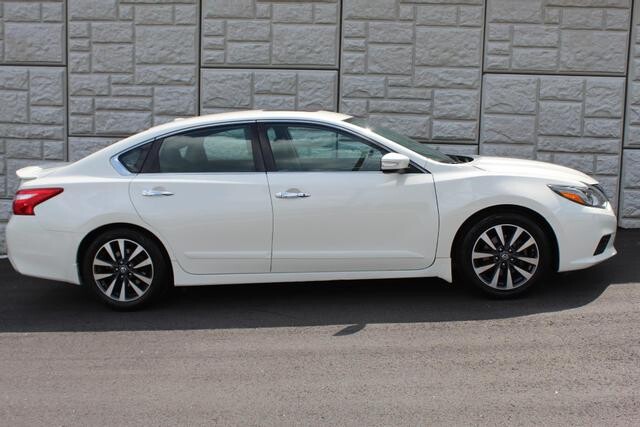 2017 Nissan Altima in Decatur, GA 30032 - 2151050 92