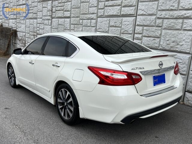 2017 Nissan Altima in Decatur, GA 30032 - 2151050 4