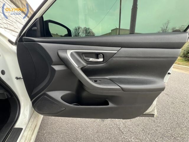 2017 Nissan Altima in Decatur, GA 30032 - 2151050 43