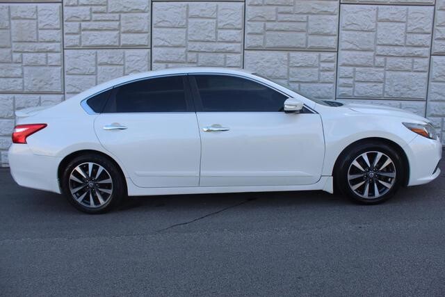 2017 Nissan Altima in Decatur, GA 30032 - 2151050 53