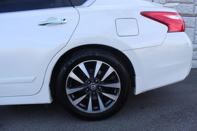 2017 Nissan Altima in Decatur, GA 30032 - 2151050 55
