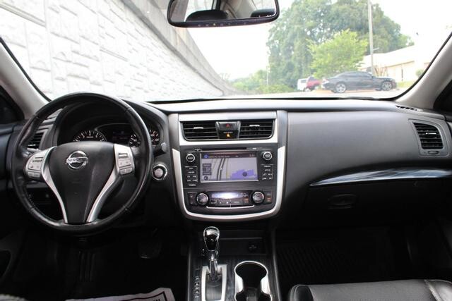 2017 Nissan Altima in Decatur, GA 30032 - 2151050 94