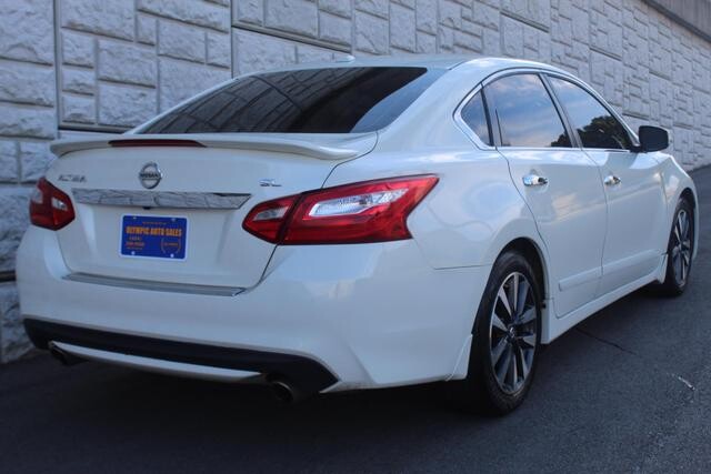 2017 Nissan Altima in Decatur, GA 30032 - 2151050 50