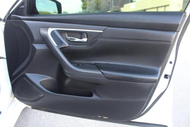 2017 Nissan Altima in Decatur, GA 30032 - 2151050 80