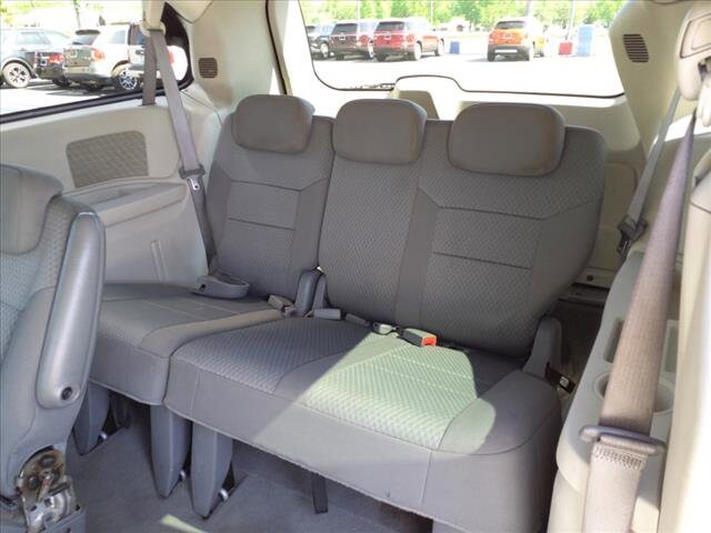 2010 Chrysler Town & Country in Warren, OH 44484 - 2151423 6