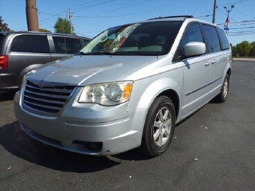 2010 Chrysler Town & Country in Warren, OH 44484