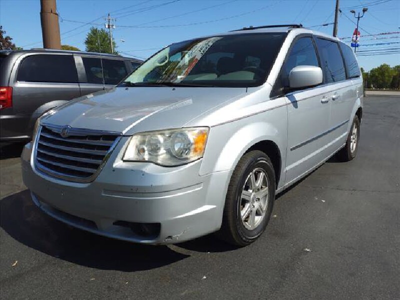 2010 Chrysler Town & Country in Warren, OH 44484 - 2151423