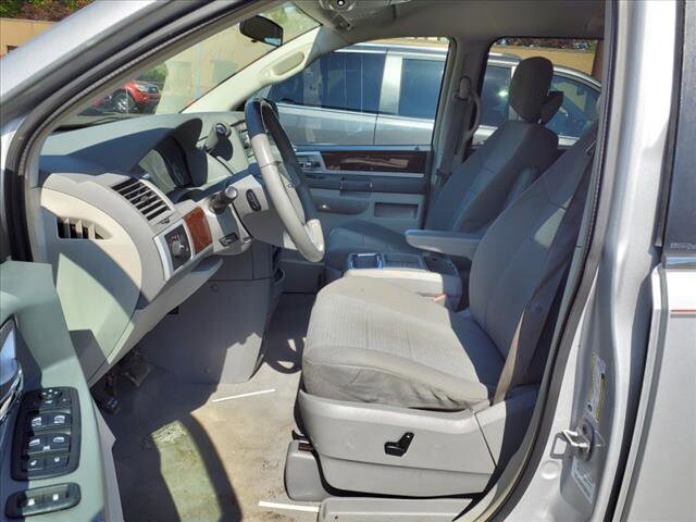 2010 Chrysler Town & Country in Warren, OH 44484 - 2151423 4