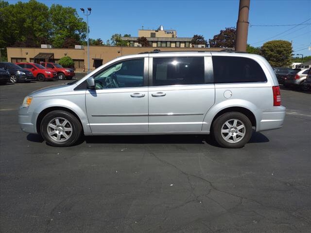 2010 Chrysler Town & Country in Warren, OH 44484 - 2151423 2