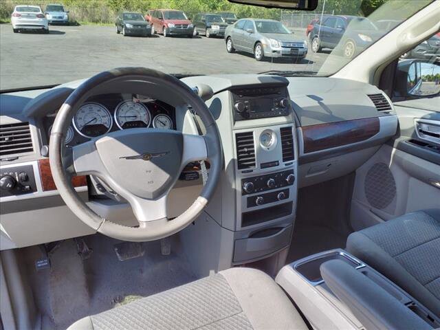 2010 Chrysler Town & Country in Warren, OH 44484 - 2151423 7