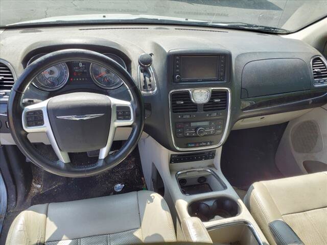 2013 Chrysler Town & Country in Warren, OH 44484 - 2155414 7