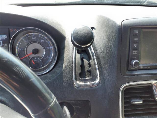 2013 Chrysler Town & Country in Warren, OH 44484 - 2155414 10